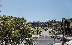 Rent4Rest Estoril Beachfront Apartments